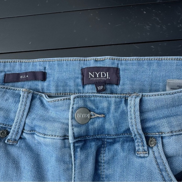 NYDJ Blue Jean Ella Shorts Light Wash Bermuda - Picture 4 of 10